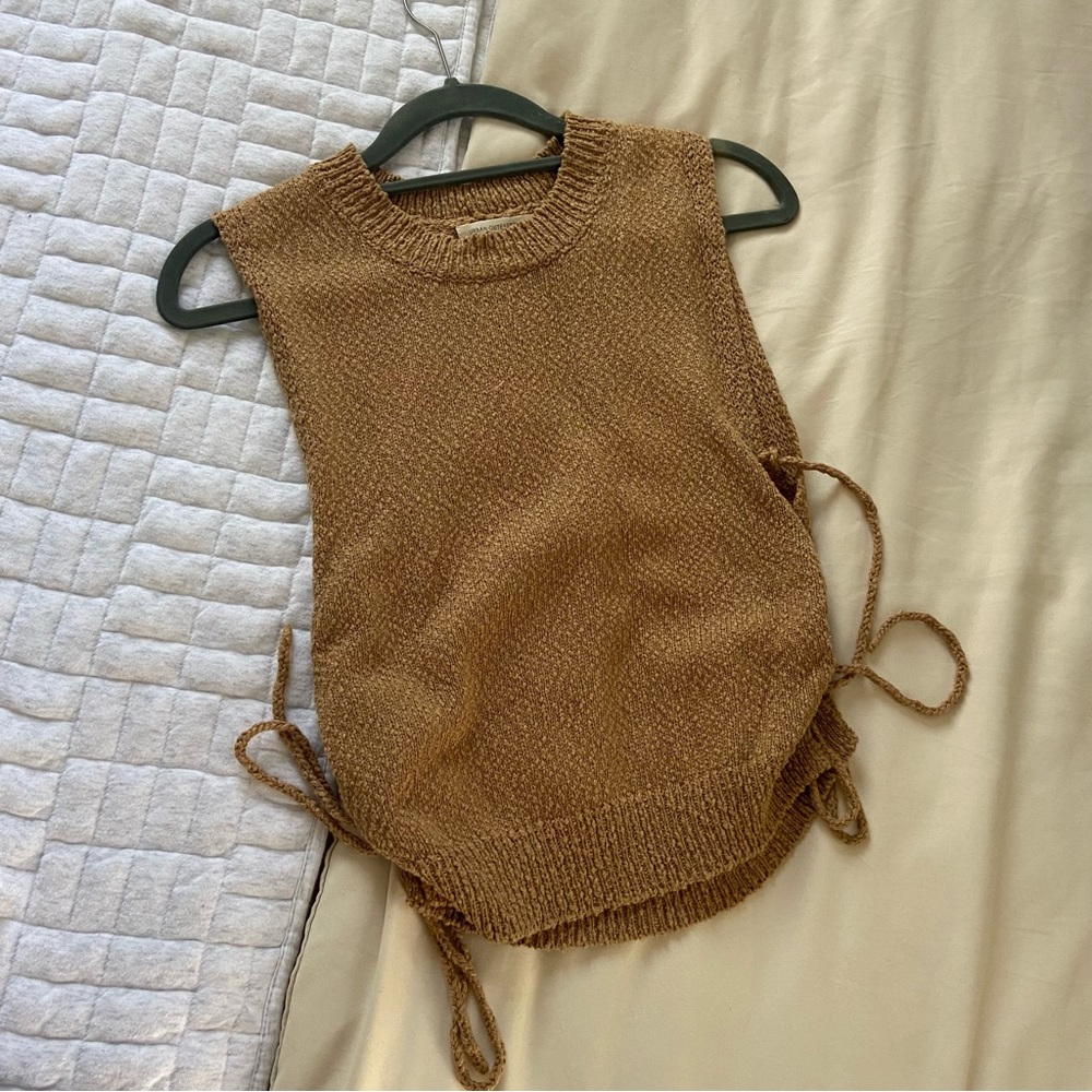 UO Side Tie Sleeveless Sweater